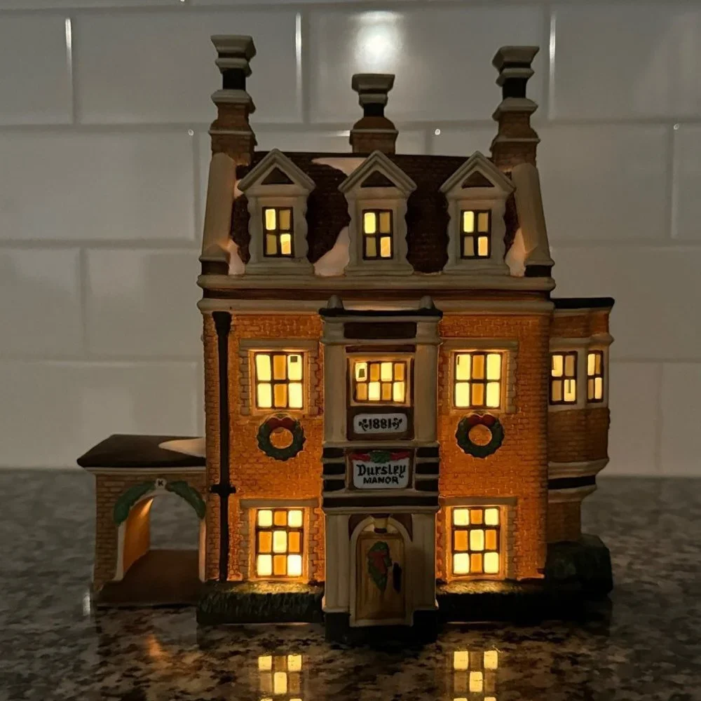 Dept 56 “DURSLEY MANOR” Christmas Village Collection.